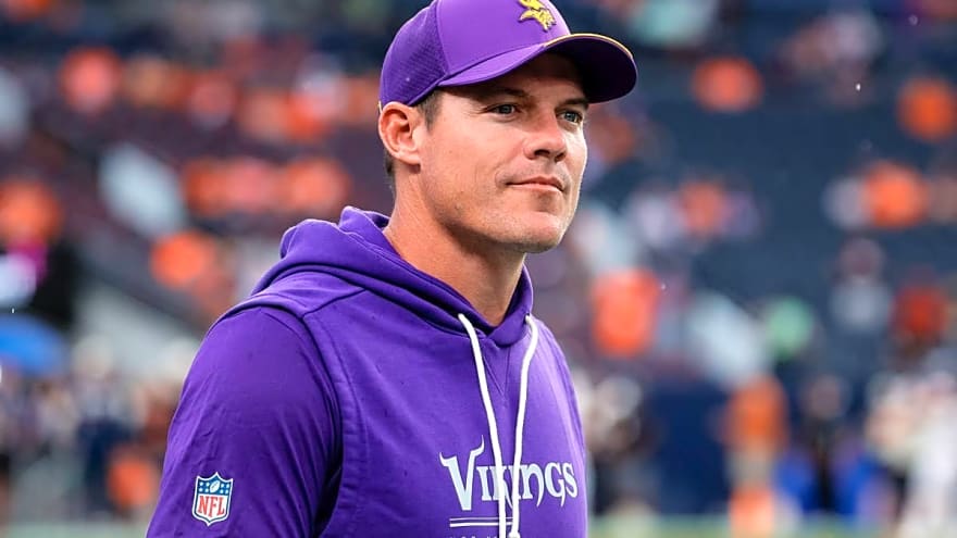 O'Connell hands out game balls to Wentz, Teasley and Brezinski in fiery locker room speech