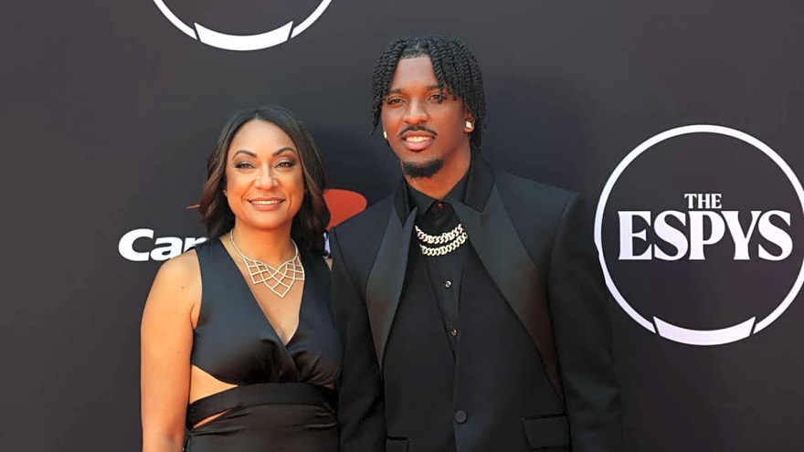 Jayden Daniels Enters Contract Year With His Mother as His Only NFL Agent