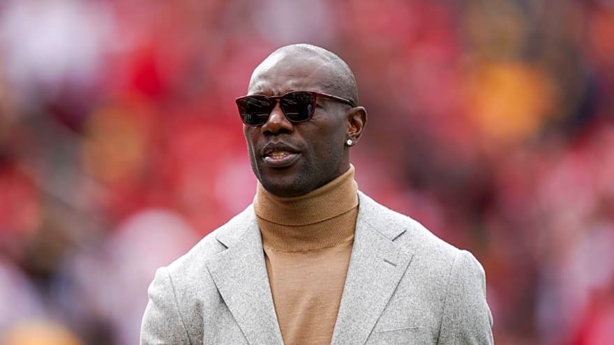 Terrell Owens calls for ESPN to suspend Stephen A. Smith