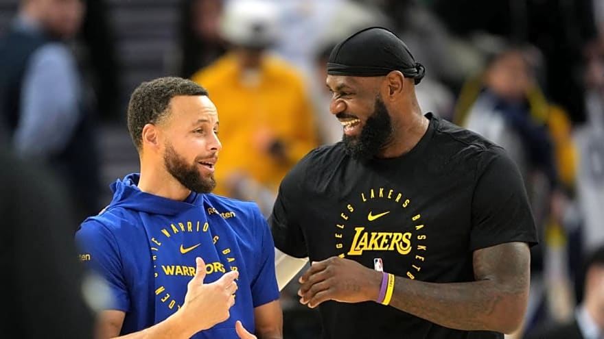 LeBron James Reacts to Stephen Curry Wearing His Shoes During Lakers-Warriors