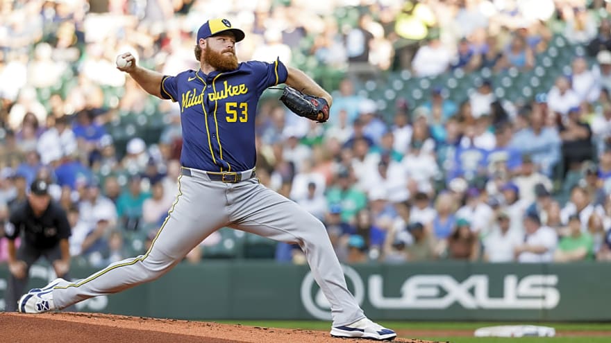 Brewers overtake Cubs in NL Central with 11th straight win