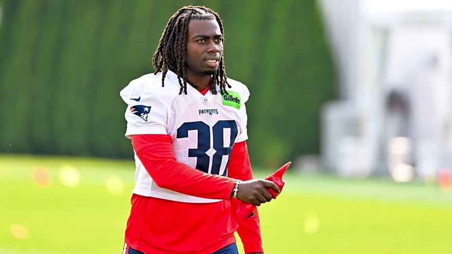 Rhamondre Stevenson Assumes Clear Top Role in Patriots Backfield; TreVeyon Henderson Takes Another Step Back