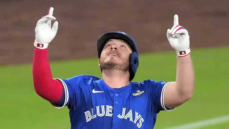 Alejandro Kirk picks off Shohei Ohtani to help force World Series extra innings