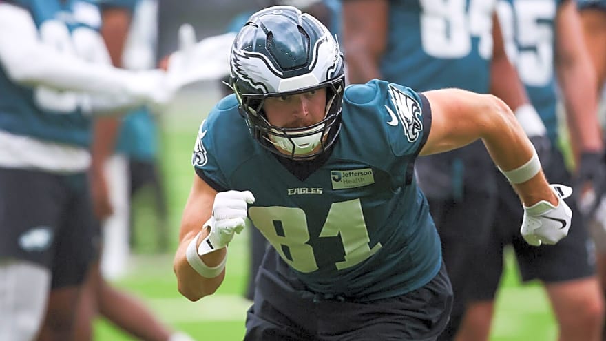 Eagles elevates tight end before Vikings matchup after Grant Calcaterra injury