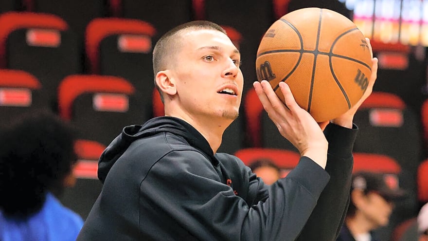Bucks’ Tyler Herro throws it back with TJ Ford for photoshoot in super baggy shorts