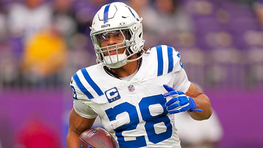Jonathan Taylor shuts down question about Colts rebuild