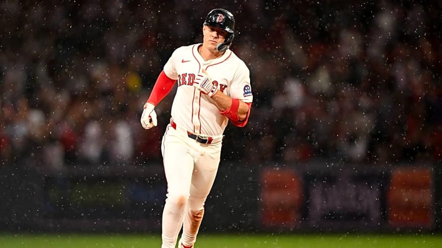 Boston's Romy Gonzalez to Begin Rehab Assignment