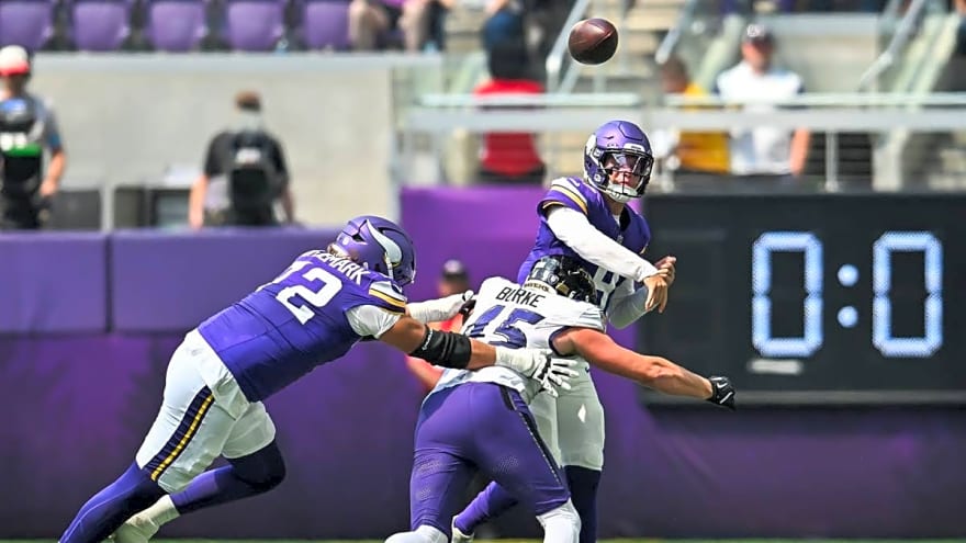 J.J. McCarthy got 'banged up' by a few hits during up-and-down first quarter