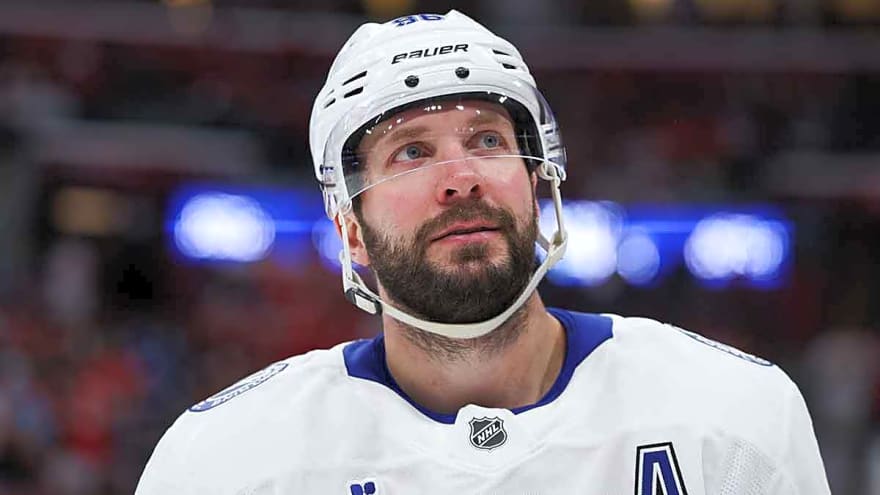 Lightning’s Nikita Kucherov extends wild assist streak that’s only topped by Wayne Gretzky