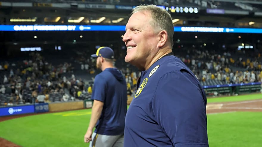 Pedro Martinez celebrates ‘favorite manager’ Pat Murphy after Brewers win NL Central