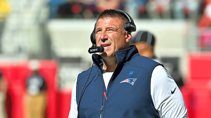 Patriots' Mike Vrabel Sends Clear Message on A.J. Brown After Recent Struggles