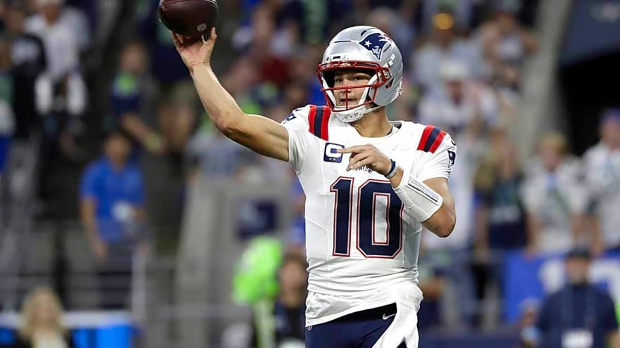 Mike Tirico, Chris Collinsworth’s call on Drake Maye’s INT says it all