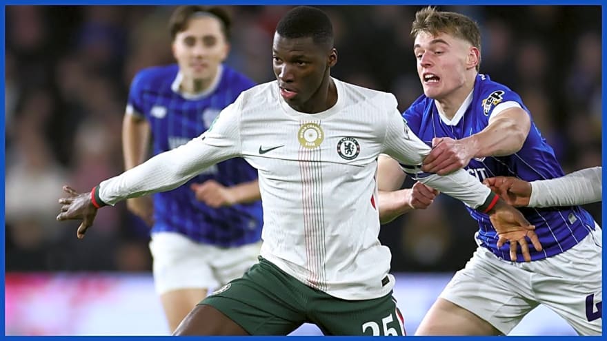 'Because of those reasons…' – Jamie Carragher apologises to Chelsea fans after snubbing star man