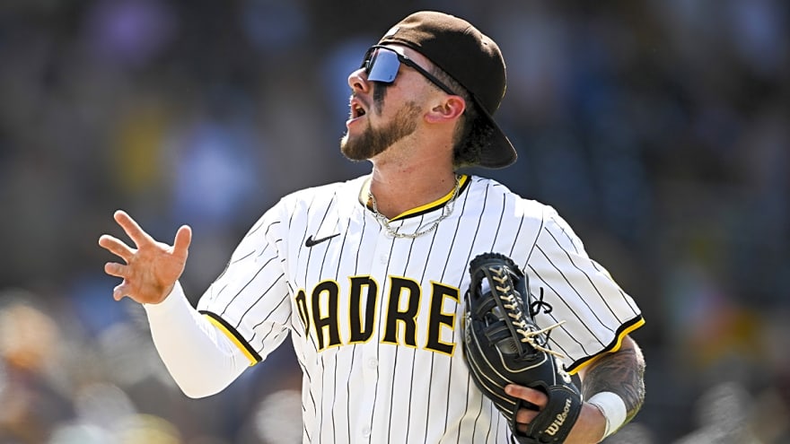 Padres’ Jackson Merrill steals HR with incredible grab vs. Phillies