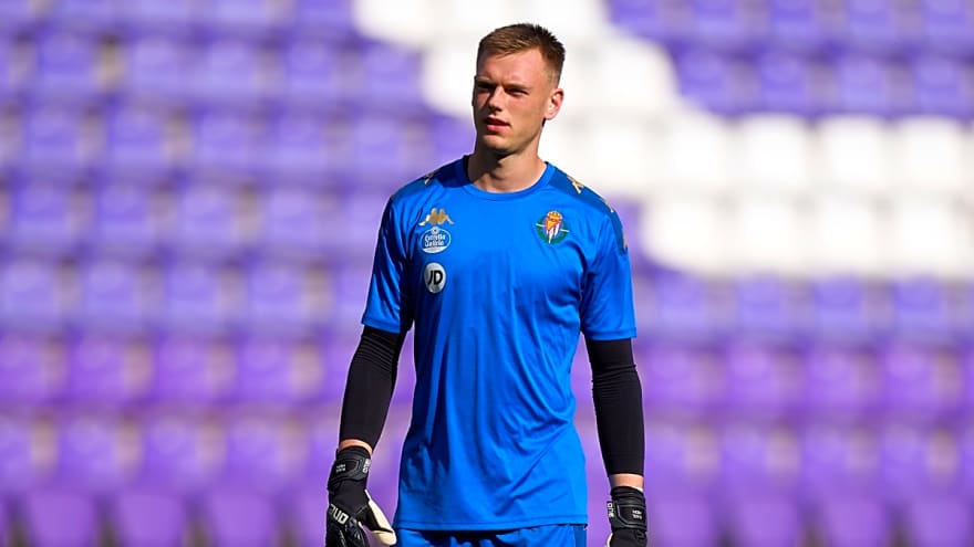 Arsenal man could terminate his deal to complete move to Spain