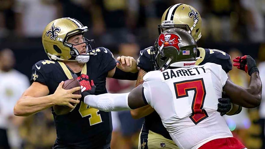 Colts work out Shaq Barrett, pass rushers before Week 8