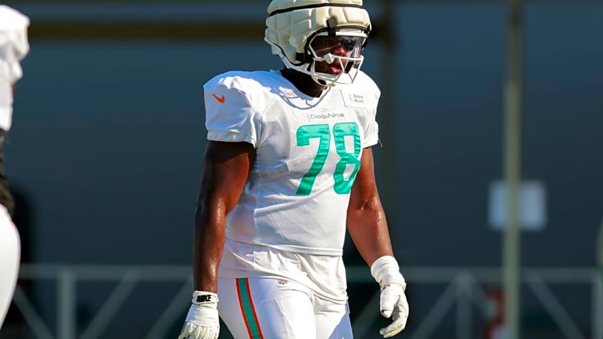 Free agents, trade targets Vikings could turn to after Donovan Jackson injury