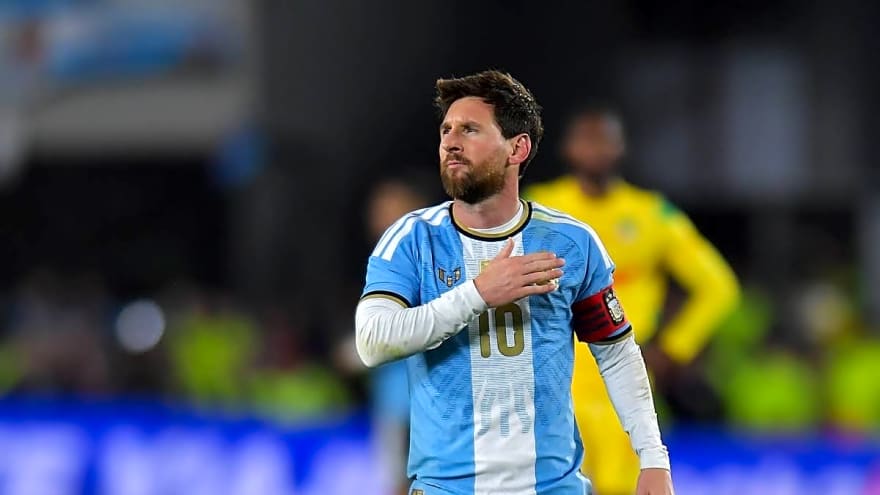 Cristiano Ronaldo Puts Rivalry Aside With Powerful Tribute to Lionel Messi After Argentina Retirement