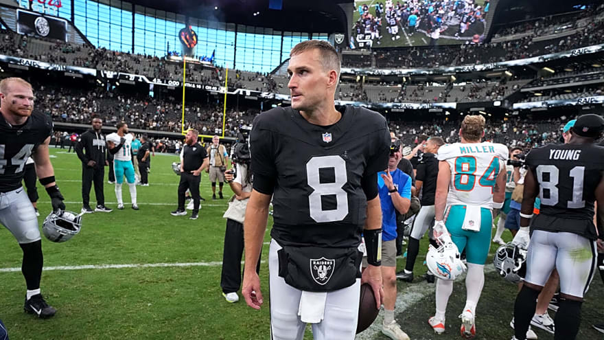 Kirk Cousins’ reaction to passing John Elway in Raiders-Dolphins is low-key hilarious
