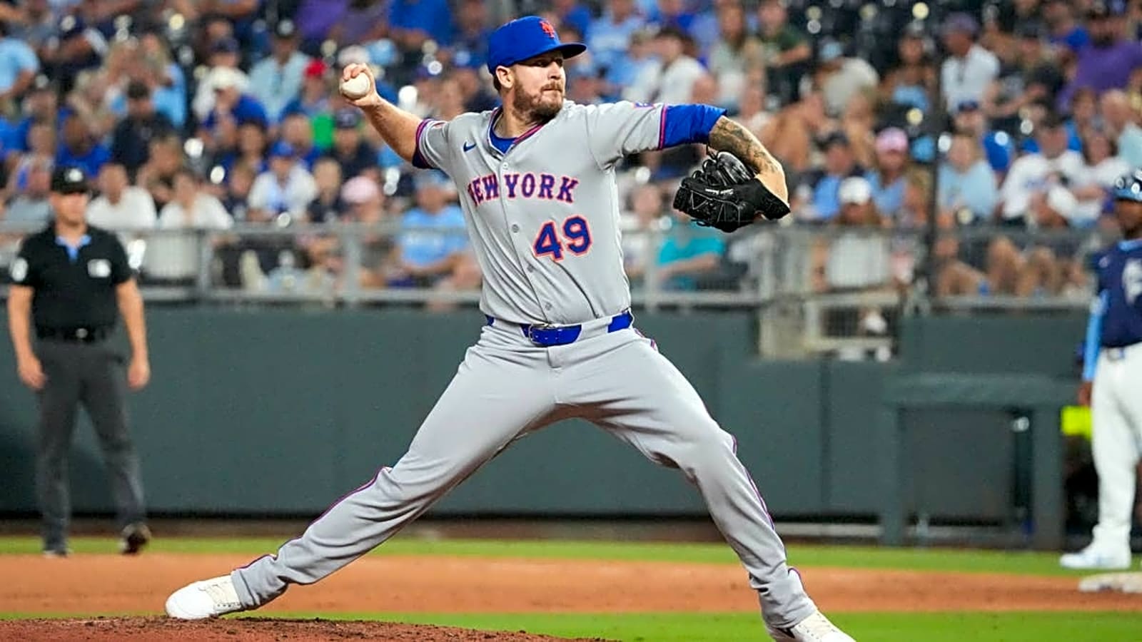 Mets Call-Up Veteran Reliever in Roster Shuffle