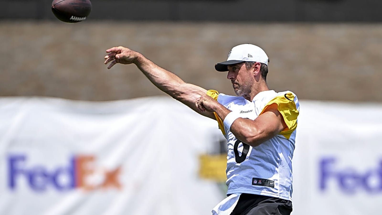 Steelers’ Aaron Rodgers pays tribute to his ‘incredible wife’