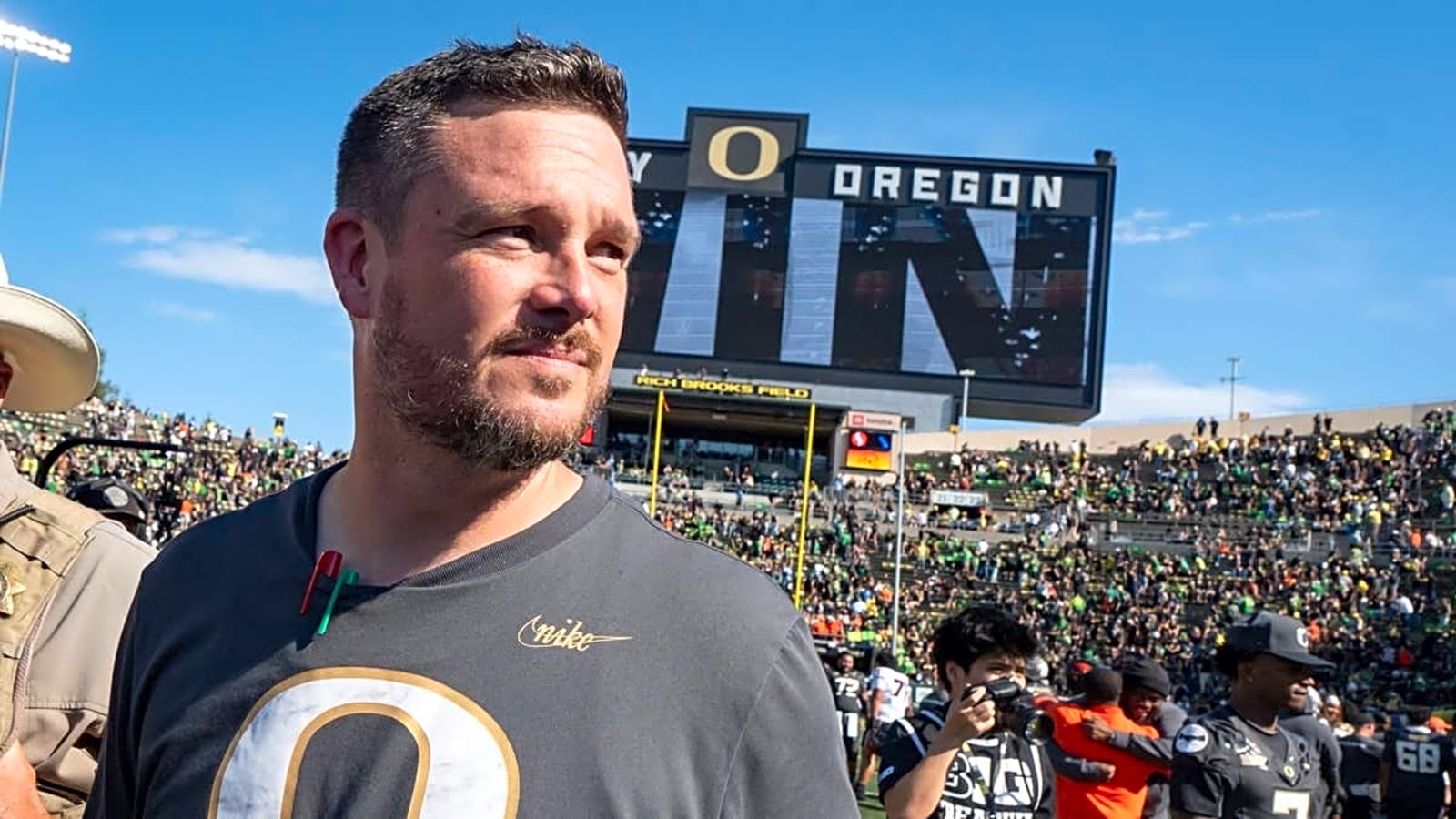 Oregon Football Receives Message From Nation’s No. 4 QB Ahead of Visit