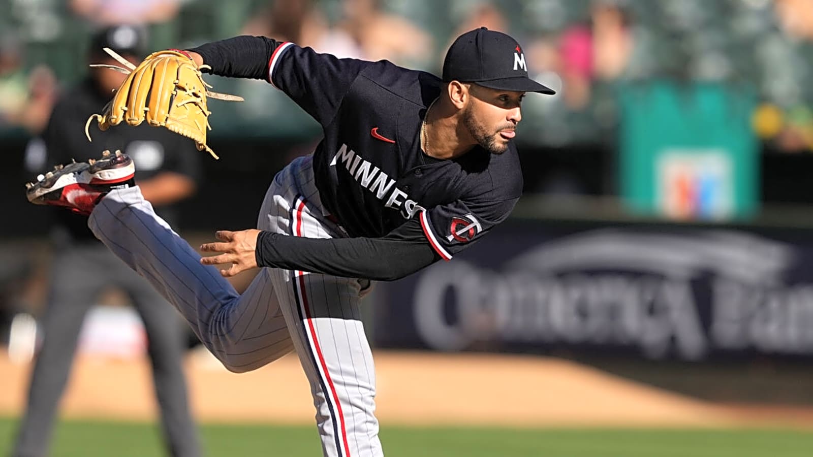 Red Sox call up lefty reliever for crucial Astros series