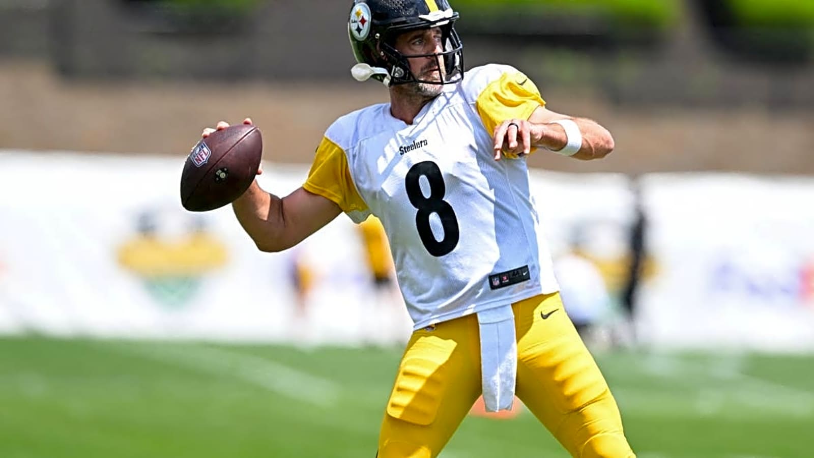 Steelers Have Intriguing Aaron Rodgers Solution