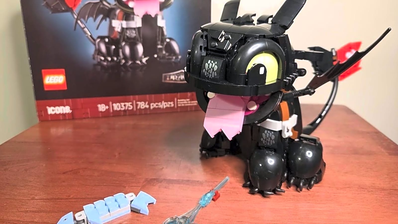 LEGO’s HOW TO TRAIN YOUR DRAGON Toothless Set Makes for an Adorable Mini Night Fury