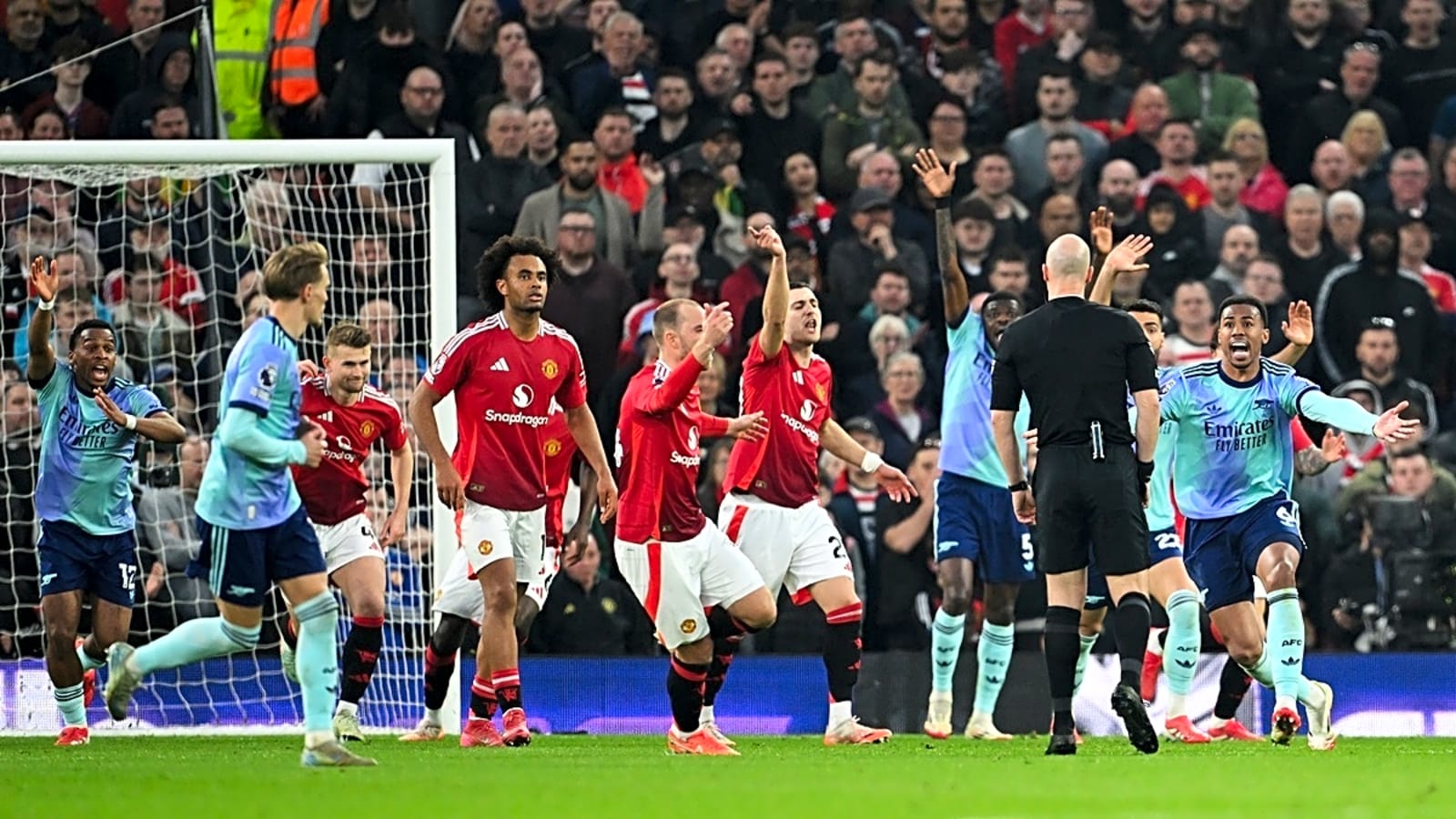 Alan Shearer predicts the Arsenal v Manchester United match 