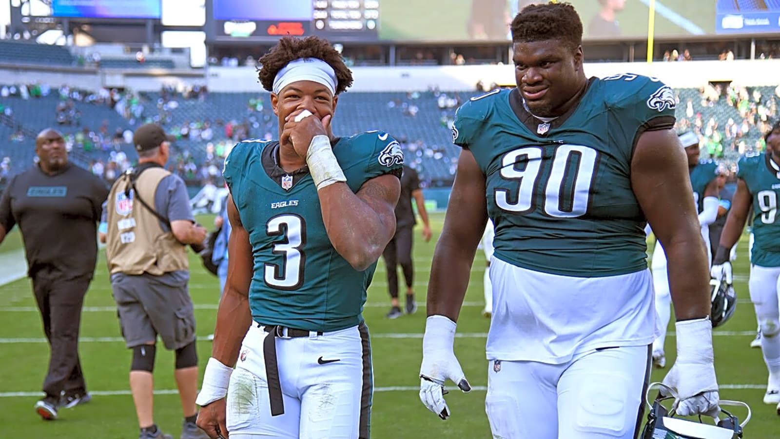 Jaelan Phillips earns a massive praise from new Eagles teammate