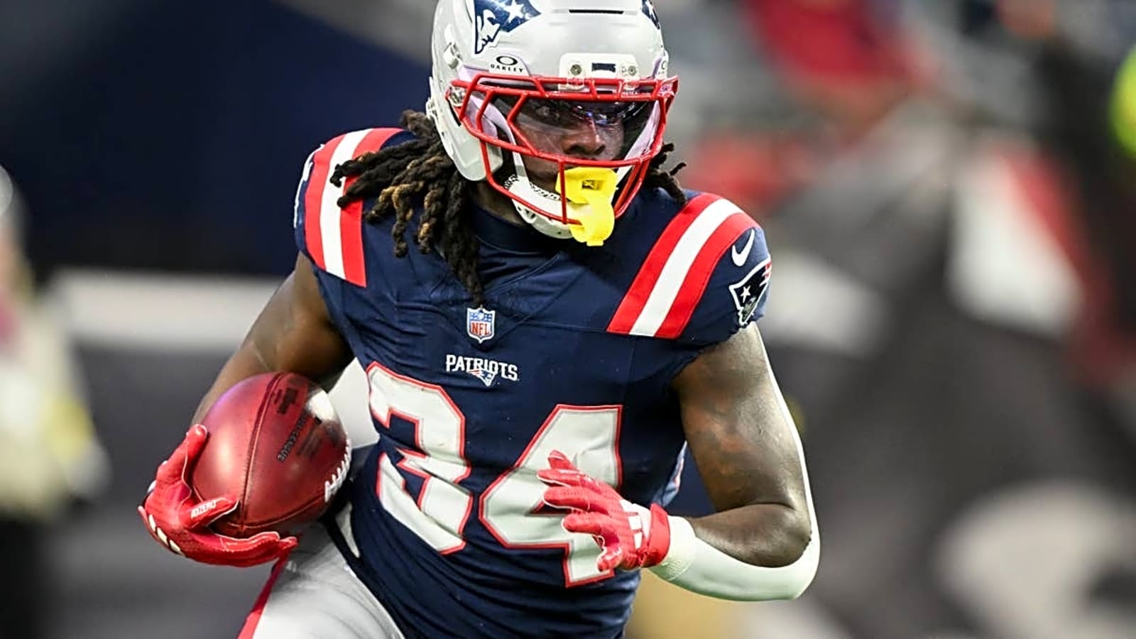 Tennessee Titans Sign RB D'Ernest Johnson