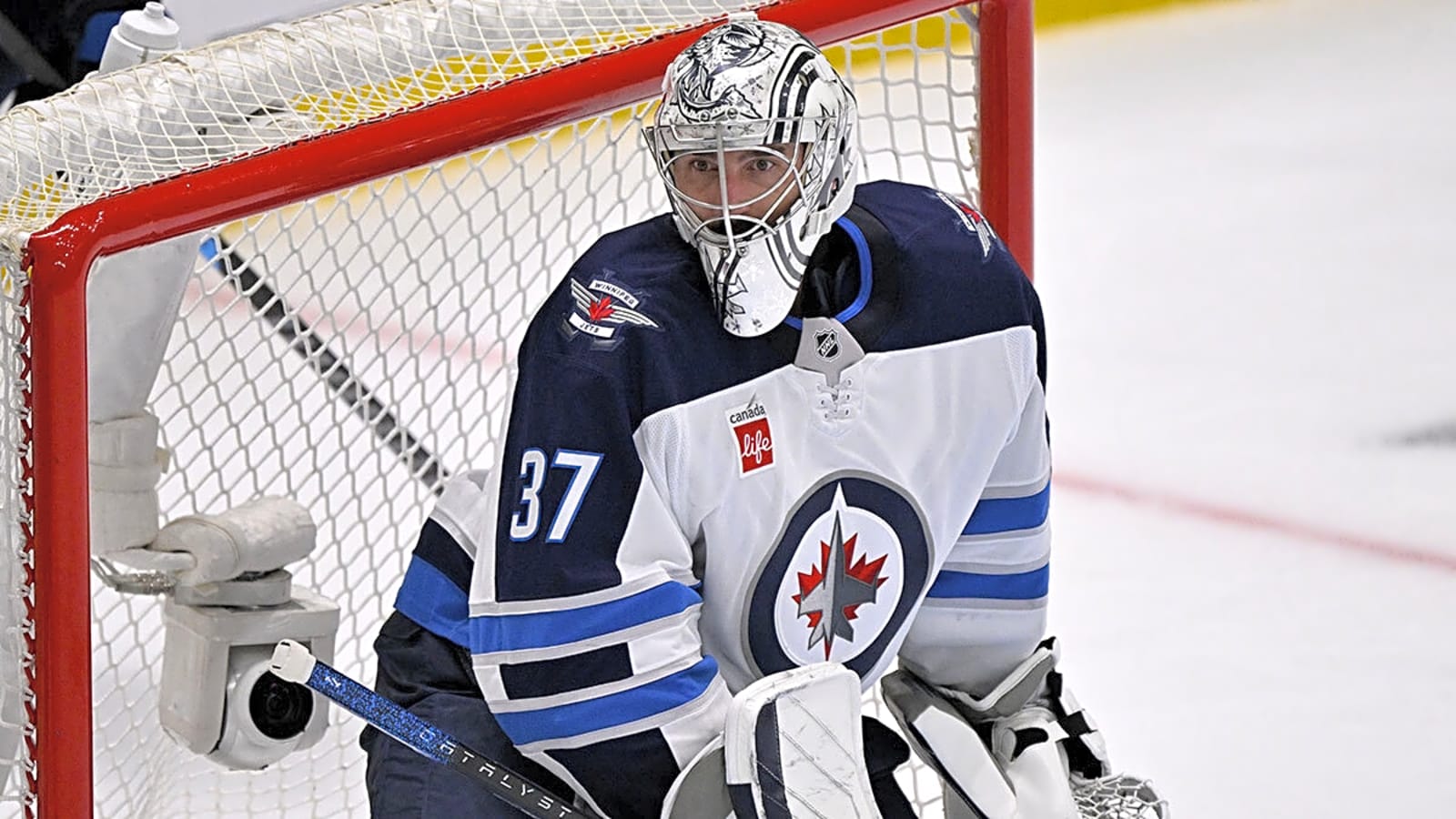 Jets’ Connor Hellebuyck speaks up on Linus Ullmark situation