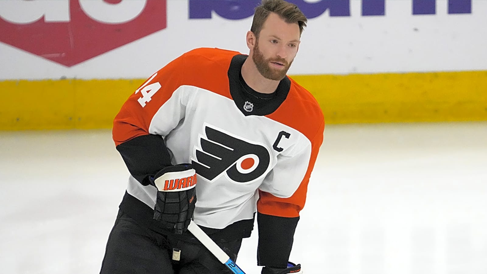 Flyers’ Trevor Zegras used NHL 26 to request a lesson from Sean Couturier