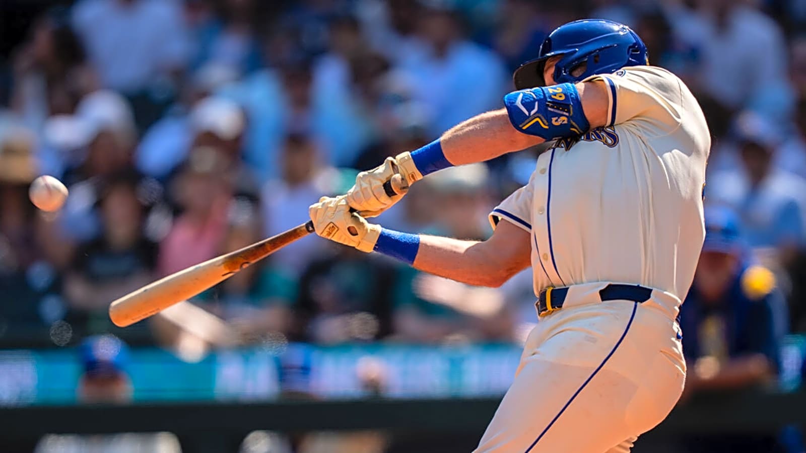 Mariners star Cal Raleigh breaks Salvador Perez’s home run record