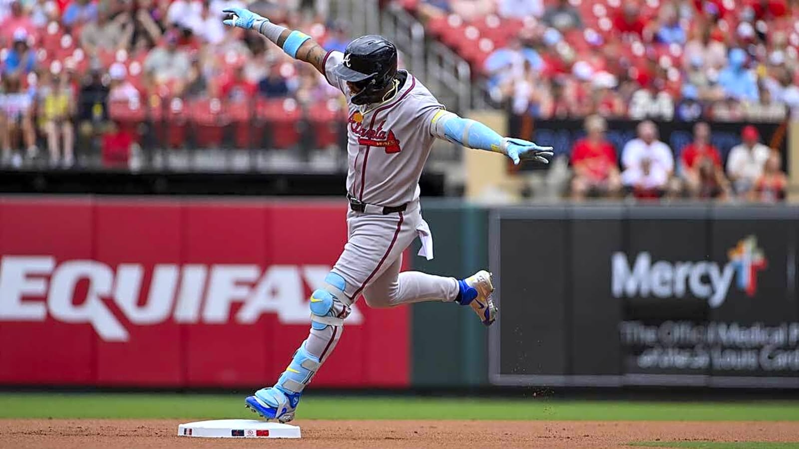 Braves make a splash, sign top MLB Draft pick