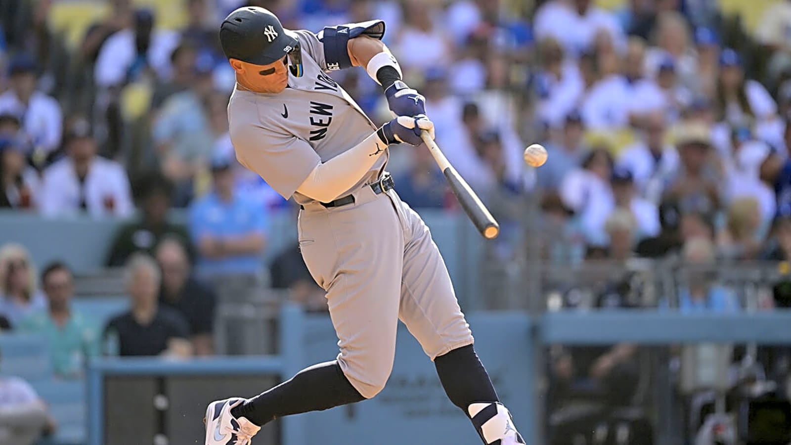 Aaron Judge blasts 2nd home run in blowout loss to Dodgers
