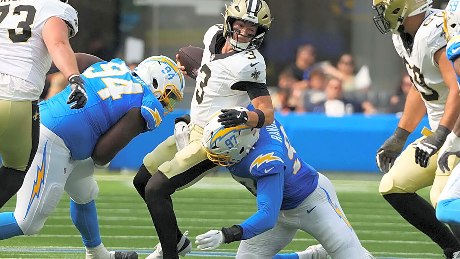 Watch 305-pound TeRah Edwards intercept Stetson Bennett