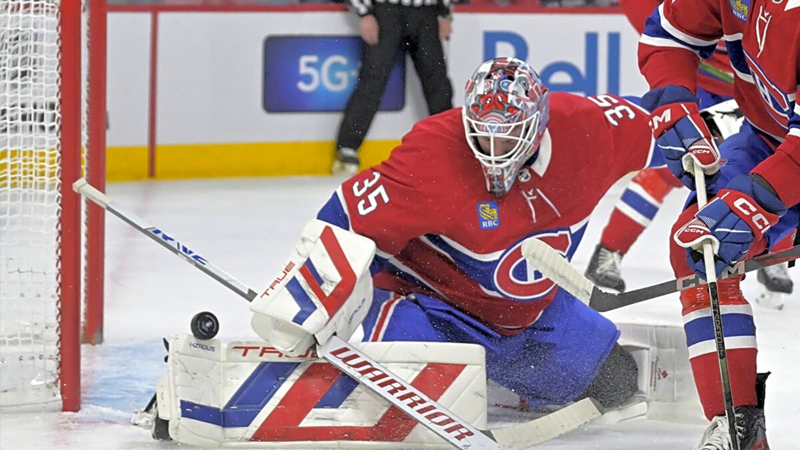 Canadiens’ Sam Montembeault exits Game 3 with potential injury