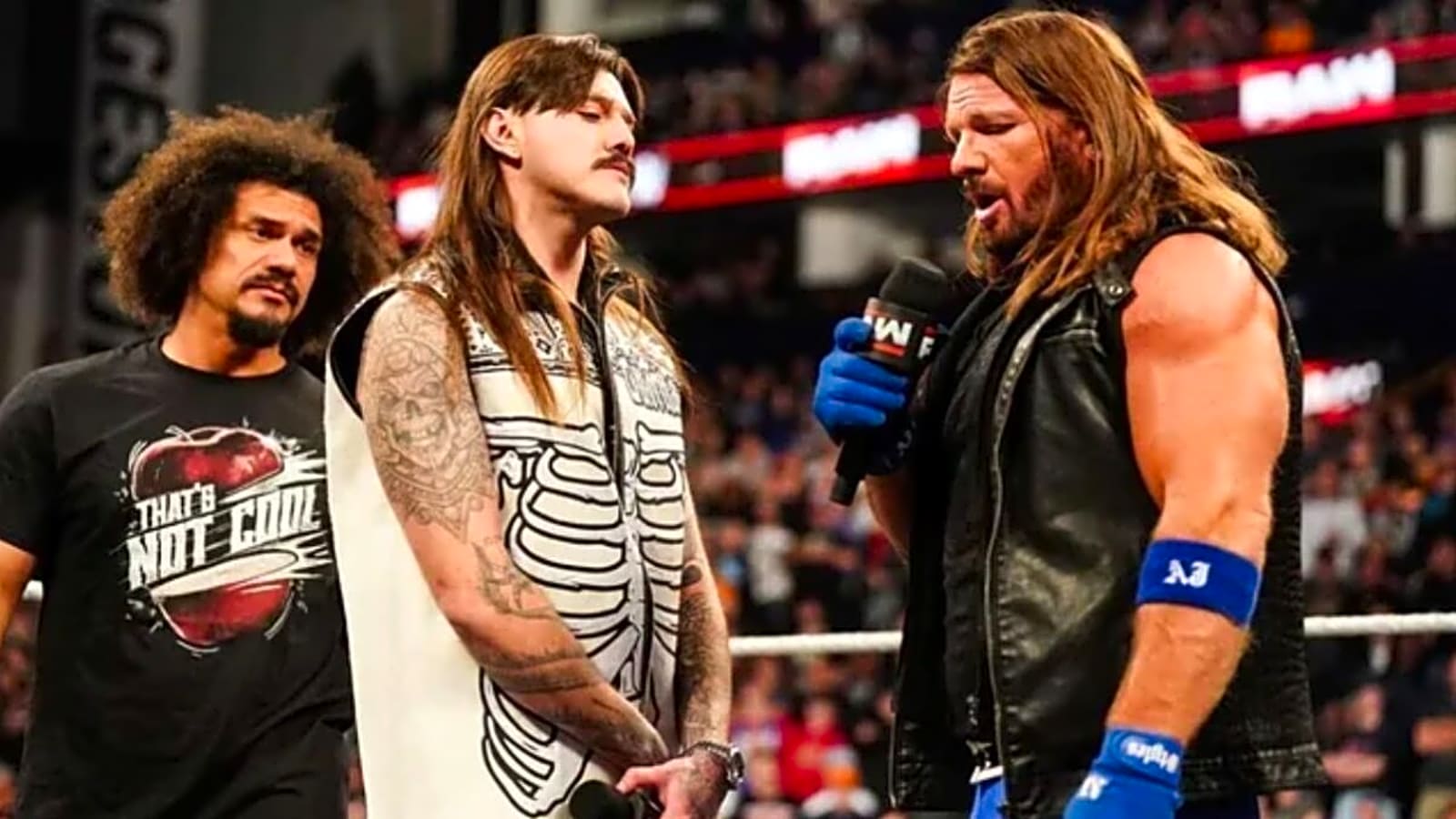 Current WWE Champion Recreates Iconic ‘Then vs. Now’ Photo with Trish Stratus
