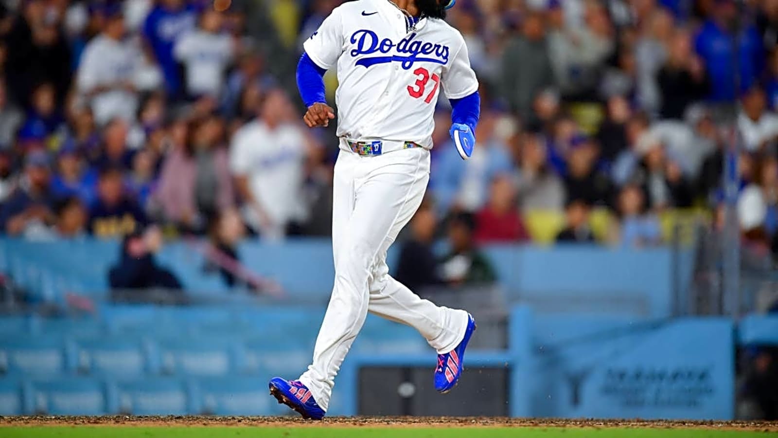 Dodgers Reveal Severity of Teoscar Hernández Injury