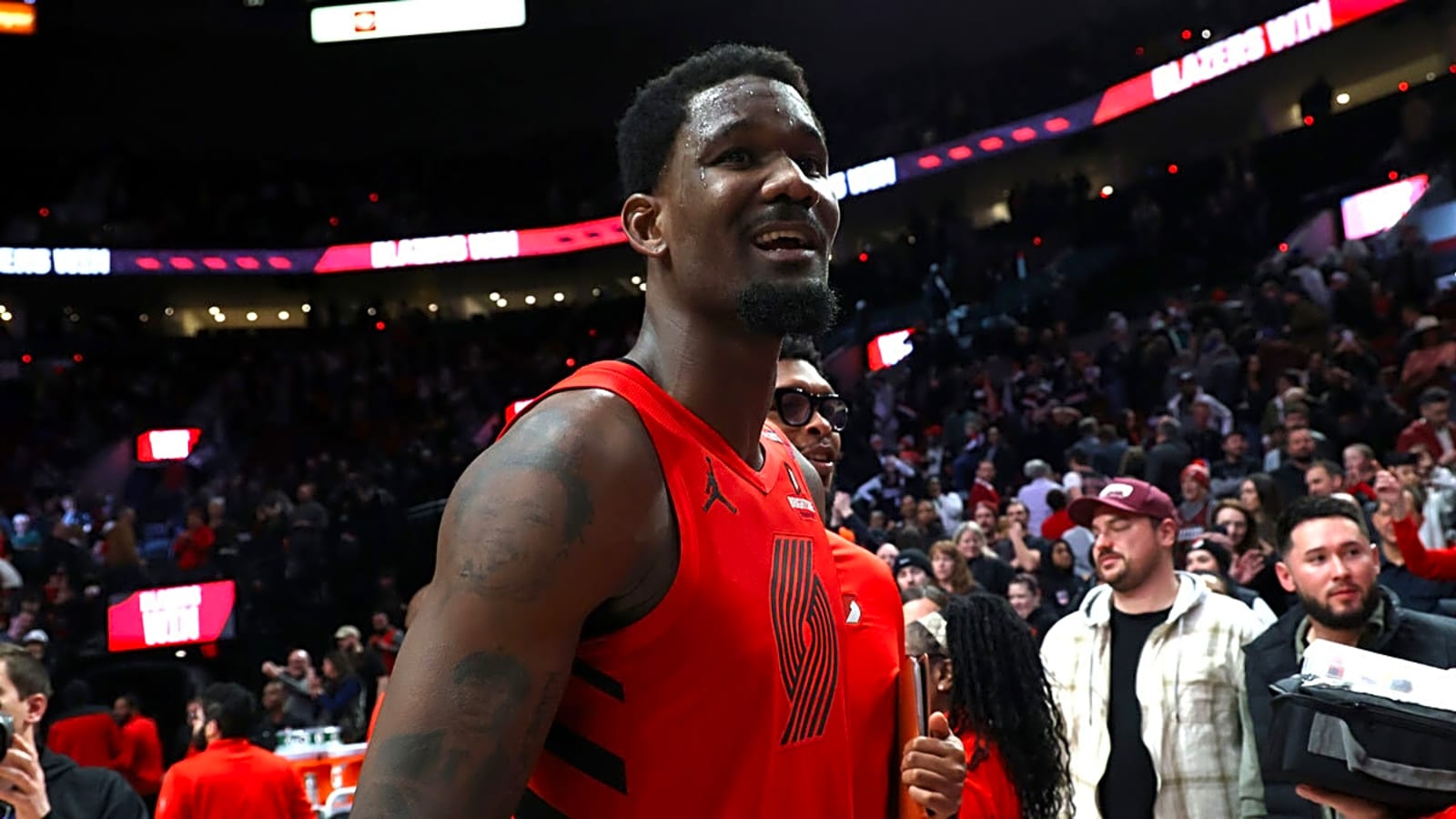 Legendary Lakers big man responds to Deandre Ayton ‘skepticism’