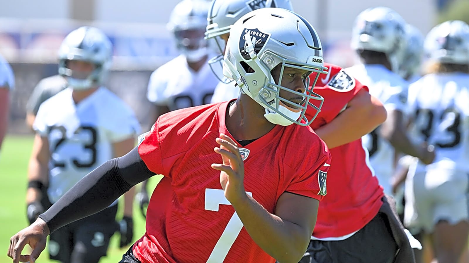 Maxx Crosby Issues Stern Response to Geno Smith Controversy