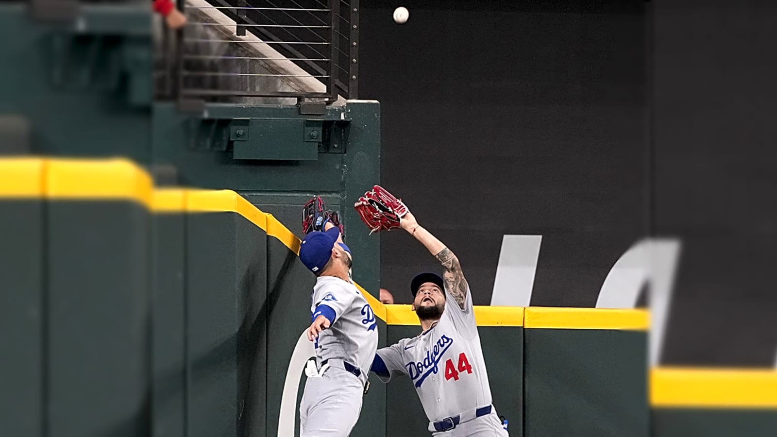 Dodgers’ Andy Pages steals home run with insane catch vs. Rangers