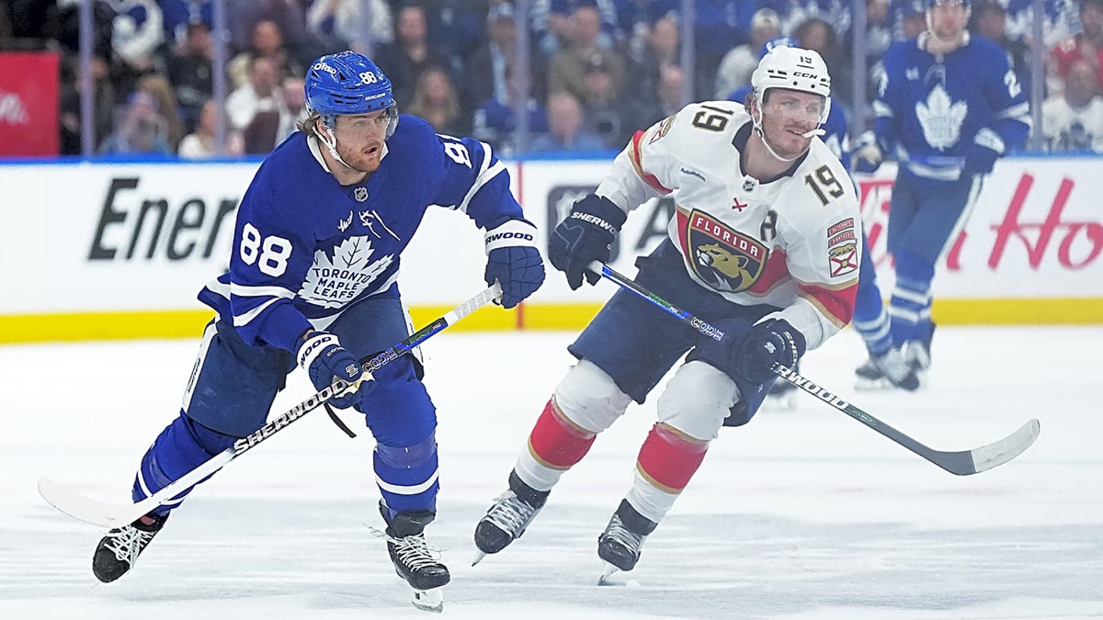 Maple Leafs’ William Nylander goes full Doug Gilmour with Game 3 assist vs. Panthers