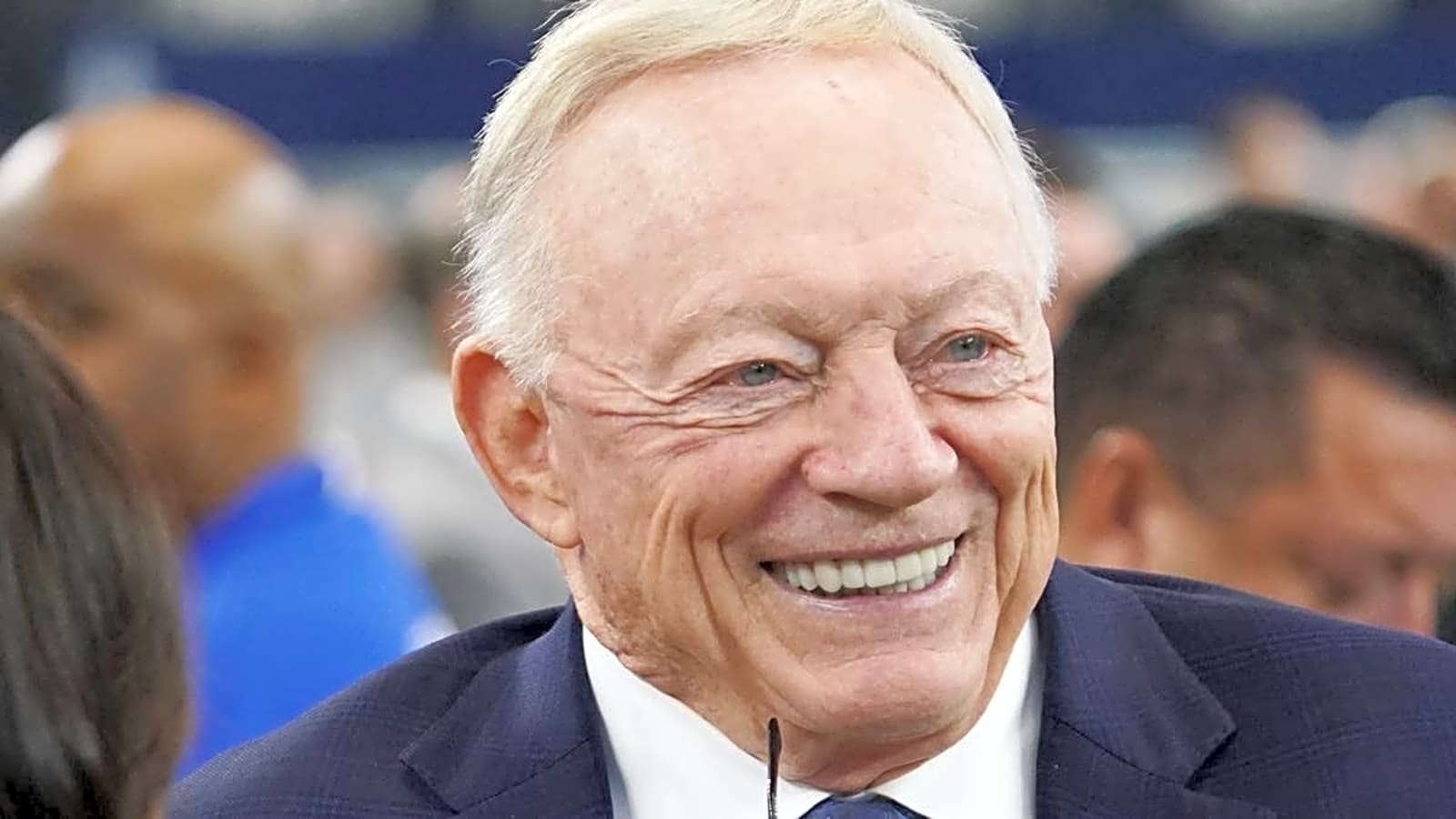 Cowboys Replace Micah Parsons with 12.5-Sack DE in NFL Prediction