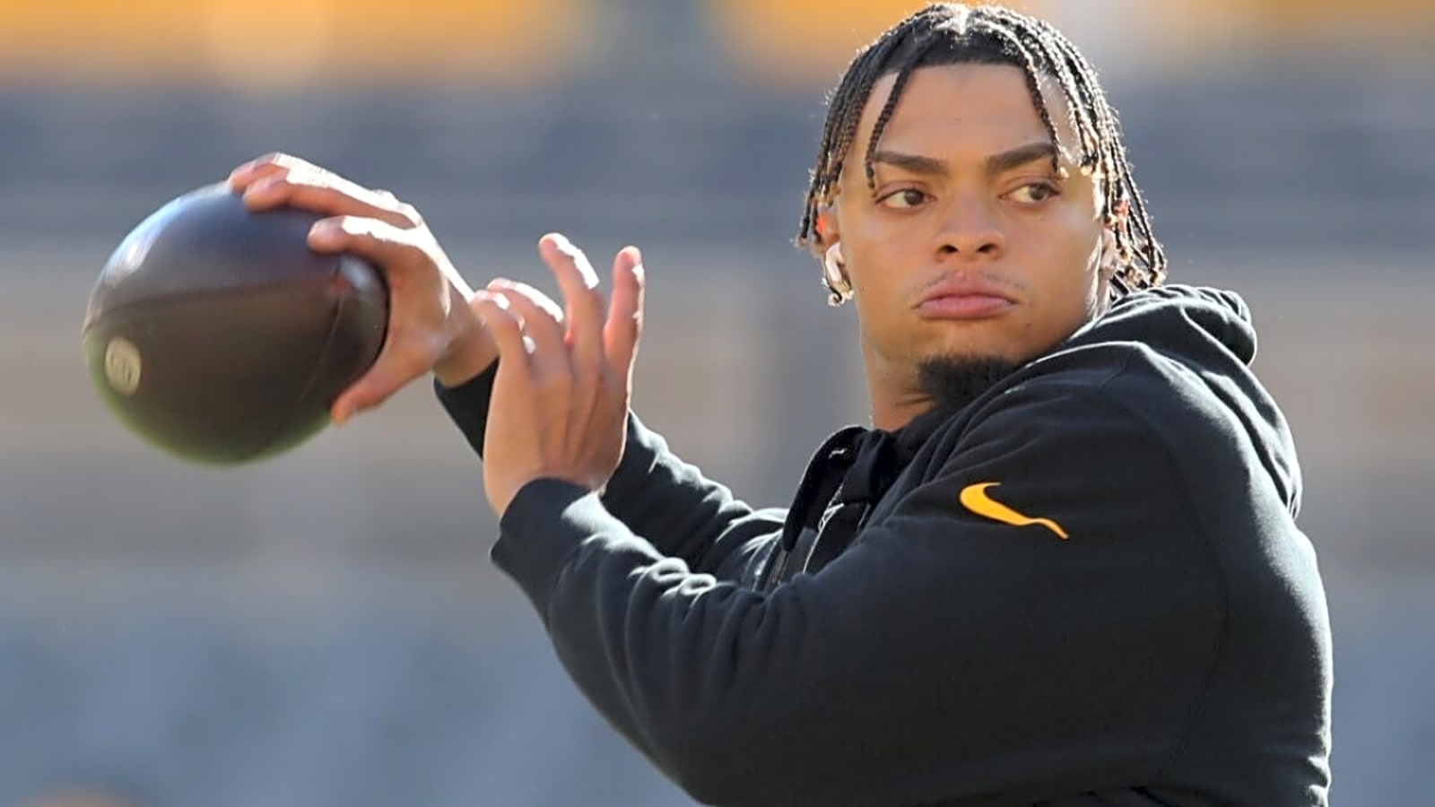 Watch: Aaron Glenn Snaps at Reporter for Asking If Jets Should Bench Justin Fields After 6th Straight Loss