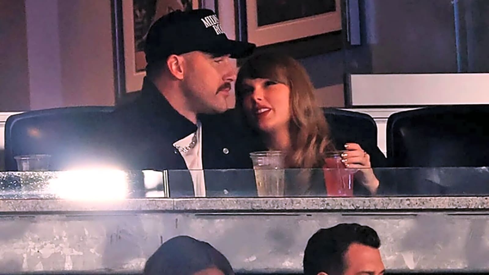 Taylor Swift Lookalike Steals Spotlight at Chiefs-Bears Game