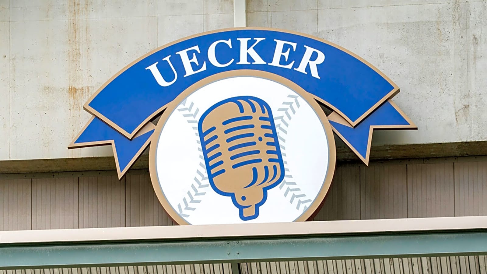 How Bob Uecker’s ‘presence’ lifted Brewers past Cubs