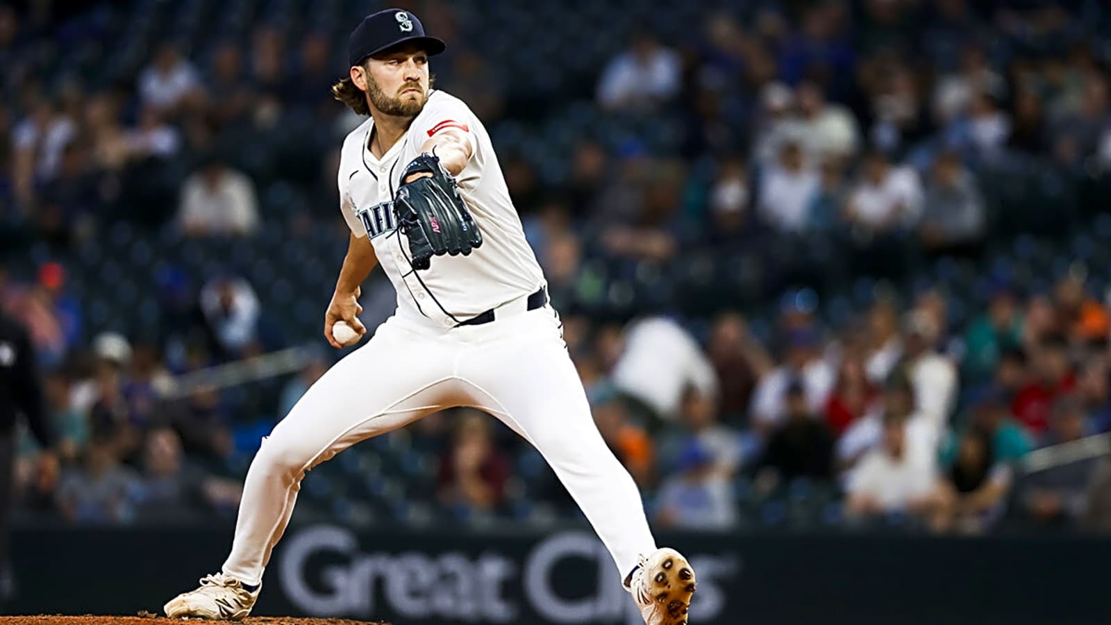 Mariners make 2 pitching moves amid Orioles series